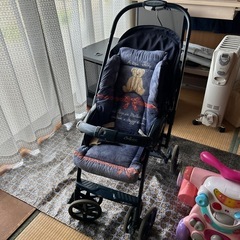 ベビーカーと歩行器の画像