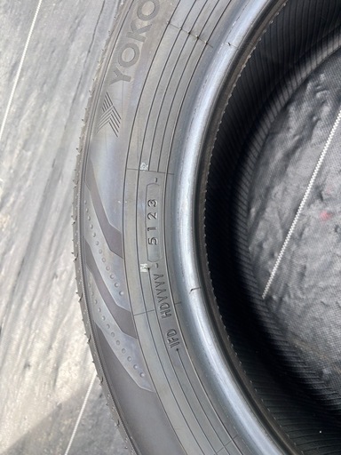 225/60R18 YOKOHAMA  ADVAN  40アルファード新車外しタイヤ4本セット