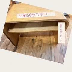 木製のサイドテーブルの画像