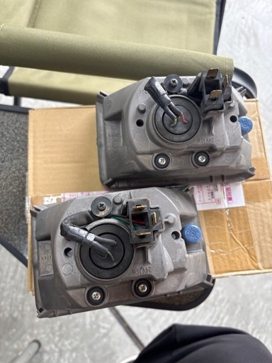 【年末SALE】コイト 角目 24v ロービーム ランクル60等に