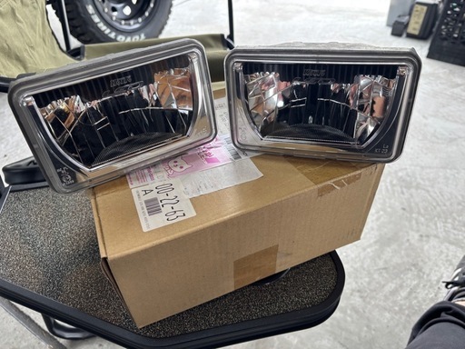 【年末SALE】コイト 角目 24v ロービーム ランクル60等に