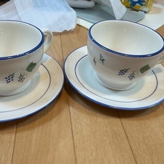 無料　AfternoonTeaのペア
カップを差し上げます。(片方難あり)の画像
