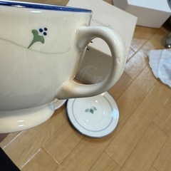 無料　AfternoonTeaのペア
カップを差し上げます。(片方難あり)の画像