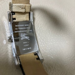 バーバリーレディース腕時計　バーバリー柄のベルトが特徴
の画像