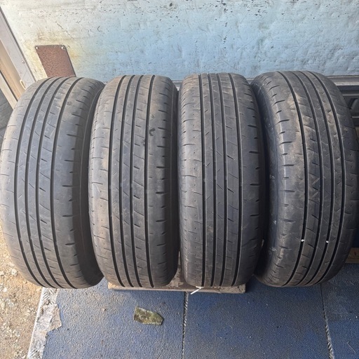 バリ山　BRIDGESTONE ブリヂストン　Playz PX-RVⅡ 215/65R16 夏タイヤ　2022年製　16インチ