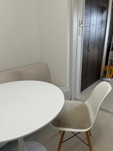 ソファーベッドとデスク/椅子