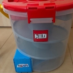 トミカ　でるでるバケツ