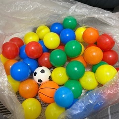ボールテントとボール５０個くらいの画像