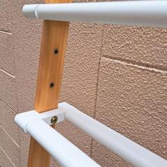 立て掛けるだけ　パイン材のラダーラックの画像