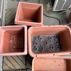 【無料0円】 大きめ
プランター4個まとめて