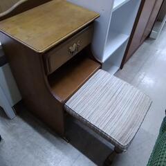 値下げしました！木製ラック(スライド式椅子付き)　83641の画像