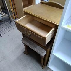 値下げしました！木製ラック(スライド式椅子付き)　83641の画像