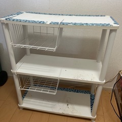 キッチン　スツール　棚

