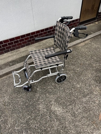 楽々健 介助型 折り畳み式車椅子 簡易車いす 軽量6.7kg コンパクト 折りたたみ幅25cm