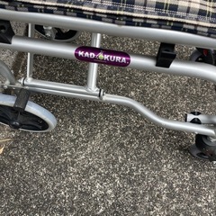 楽々健 介助型 折り畳み式車椅子 簡易車いす 軽量6.7kg コンパクト 折りたたみ幅25cmの画像