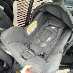 Joie ベビーシートとベースのセットの画像