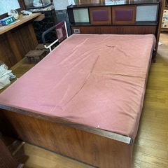 セミダブルベッド

