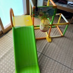プーさんのジャングルと滑り台の画像