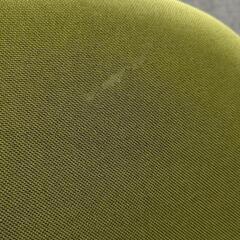 【値下げ】黄緑色の座面が目を引くイームズチェア風の椅子の画像