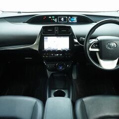 年式新しめで燃費の良いお車お探しの方！いかがですか('ω')ノ