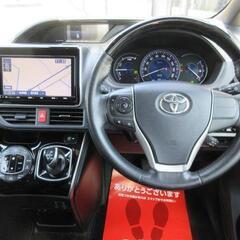 トヨタ　エスクァイア【自社ローン対応可】９型ナビ・Ｂカメラ・ＷＰスラ・ＥＴＣ・クルコン・シートヒーター・１５ＡＷの画像