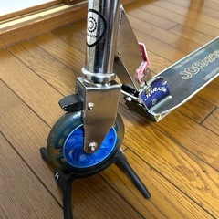 JDRAZOR子供、大人用キックボード、
スタンド付光るLEDホイール、ハンドブレーキ高さ調整付の画像