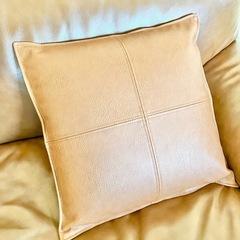 【クッション】美品　レザー調　キャメル　らくだ色の画像