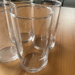 グラス4つの画像