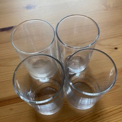グラス4つの画像
