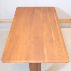 NAGNO INTERIOR(ナガノインテリア)のウォールナット材 ダイニングテーブルです。落ち着いた色合いとナチュラルな質感が魅力の4人用食卓。北欧スタイルや和の空間にもオススメです♪の画像