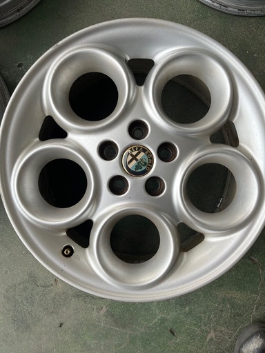 【お取り引き相手決まりました】アルファロメオ 156 純正 アルミホイール