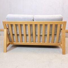 人気の無印良品(MUJI)のオーク材 フェザー ポケットコイル 2シーターソファです♪コンパクトなサイズ感とシンプルでスッキリとしたデザインは2人暮らしにもおススメの2人掛けソファです。の画像