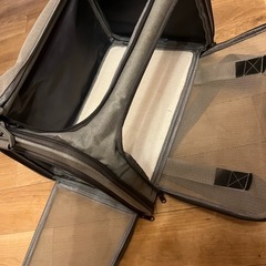 小型犬　キャリーバッグ　通気性の良いメッシュ　の画像