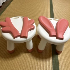 ウサギとトナカイのデザイン子ども用椅子2脚セットの画像