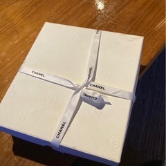 CHANELから箱