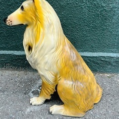 大きな犬の置物の画像