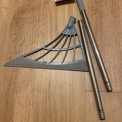 マルチほうき　キャンドゥ購入品　2本　万能ホウキ　シリコンホウキの画像