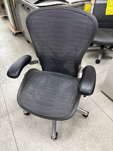 【10番】アーロンチェア  ブラック