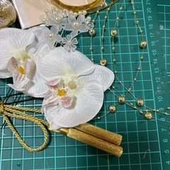 アーティフィシャルフラワーの髪飾りの画像