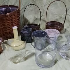 中古品 花かご＆いろいろな花瓶の画像