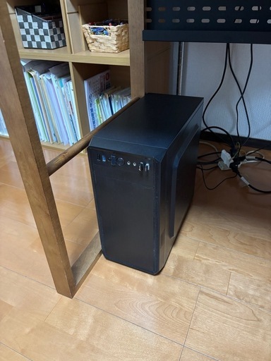 デスクトップパソコン+3面モニター+アーム2つ+キーボード+マウス