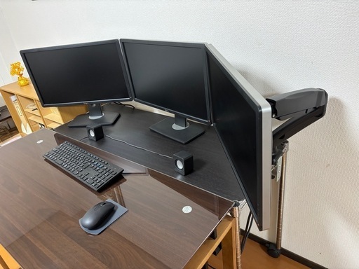 デスクトップパソコン+3面モニター+アーム2つ+キーボード+マウス