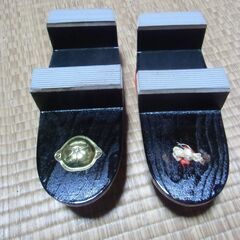 レディース 下駄 かわいい赤色の鼻緒 （片方 前がね無）お譲りします。＊石川県＊美川より＊期間限定の画像