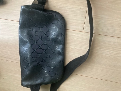 グッチ　ボディバッグ
