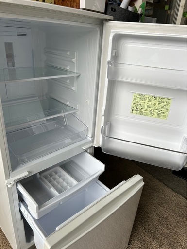 E0205 SHARP 137L 2020年　冷蔵庫　2ドア