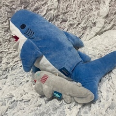 サメのぬいぐるみ（大・小セット）の画像