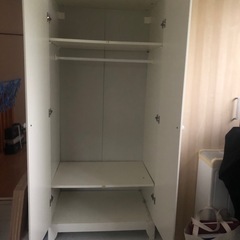白色のIKEAの洋服ダンスです。指定場所までお運びします。