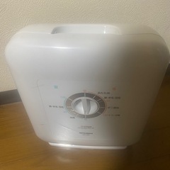 布団乾燥機　デスク　引き出し　ラック　突っ張り棒　洗濯かご
