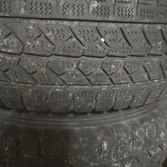 ハイエースで使用スタッドレスタイヤ4本セットの画像
