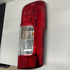 日産NV350 純正テールランプの画像